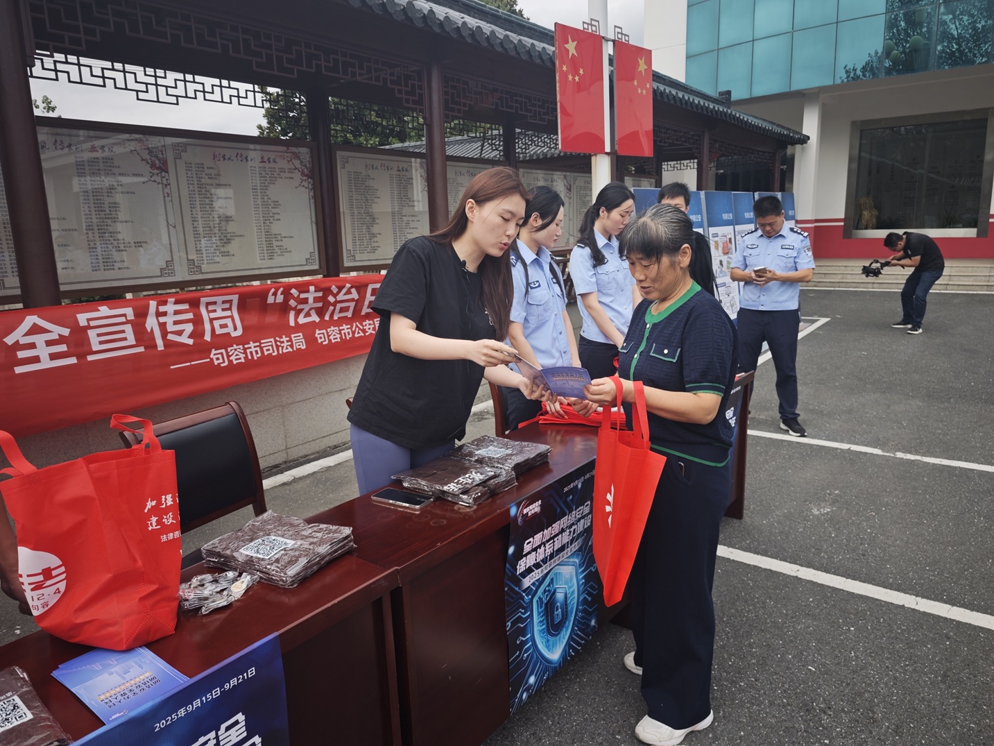 華陽(yáng)街道開(kāi)展網(wǎng)絡(luò)安全宣傳周活動(dòng)